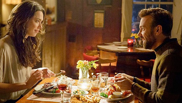 レベッカ・ホール&ジェイソン・サダイキス共演のキューティー映画『Tumbledown』バレンタインデー公開