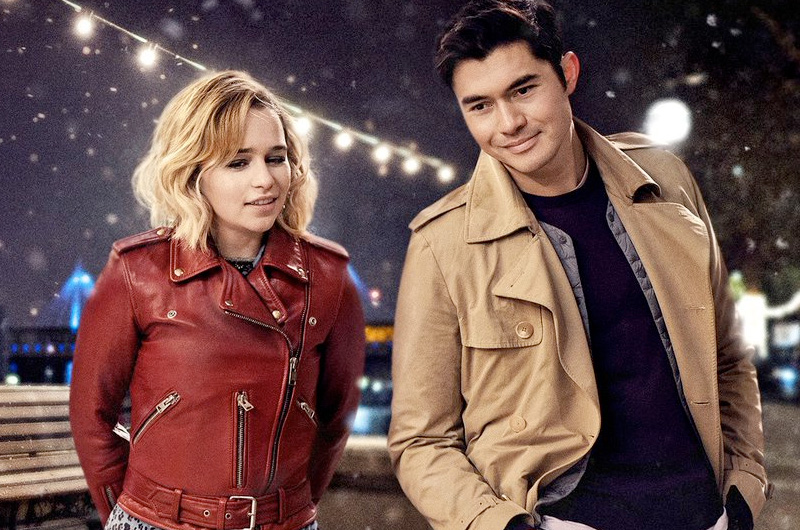 ジョージ・マイケルの楽曲で彩るエミリア・クラーク&ヘンリー・ゴールディング共演『Last Christmas』公式&撮影風景写真