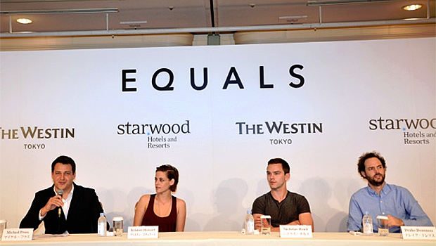 クリステン・スチュワート&ニコラス・ホルト共演、日本ロケも行われた『Equals』公式写真公開