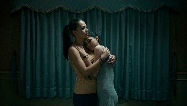 今のインドネシアを映しつつ、女性たちの一夜の出来事を描いた『太陽を失って』
