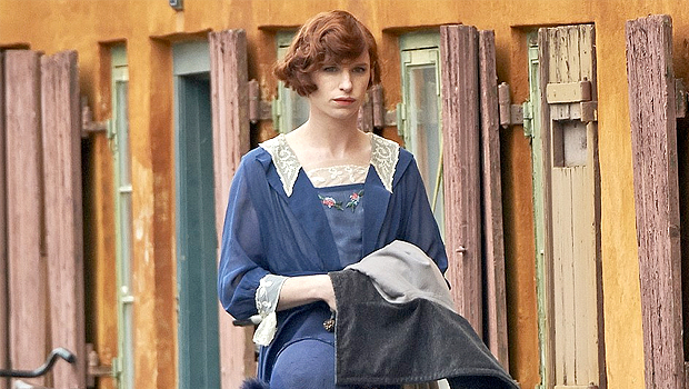 世界初の性転換手術を受けた芸術家の男性をエディ・レッドメインが演じる『The Danish Girl』ポスター画像公開