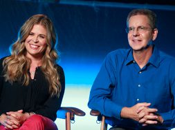 アナと雪の女王 劇中歌 アカデミー歌曲賞ノミネート Let It Go 25ヶ国語バージョン公開 Cuemovie Com