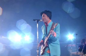prince-rip-2007-halftime-show_00