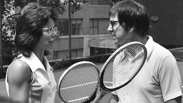 エマ・ストーン&スティーブ・カレル共演、世紀の男女対抗テニス試合を描く『The Battle of The Sexes(性別を超えた戦い)』劇中写真公開!