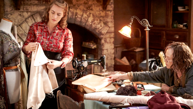 出戻りのファッション・デザイナーをケイト・ウィンスレット演じる『The Dressmaker』をアマゾンが配給