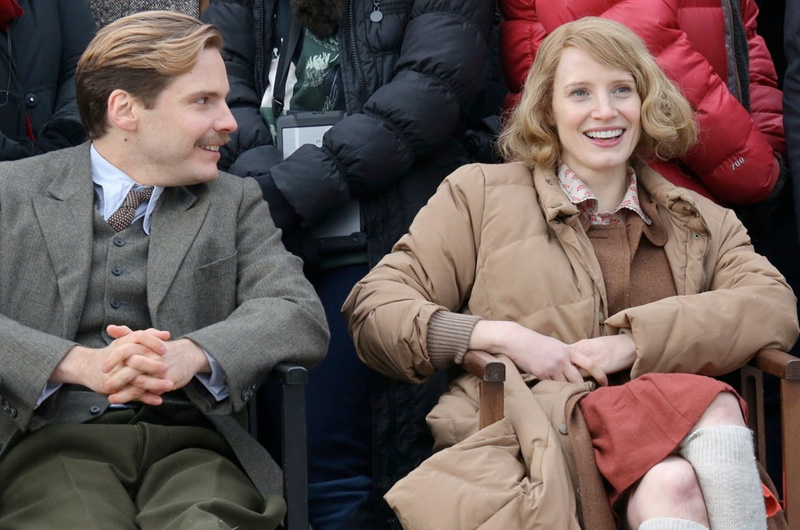 ジェスカ・チャンスティン主演、ユダヤ人たちを救った動物園園長夫婦の実話『The Zookeeper’s Wife』劇中写真公開