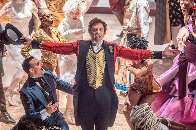 ヒュー・ジャックマン&ザック・エフロン共演ミュージカル映画『The Greatest Showman』劇中写真公開