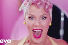 ピンクのミュージカル仕立てのMV「Beautiful Trauma」にチャニング・テイタム出演