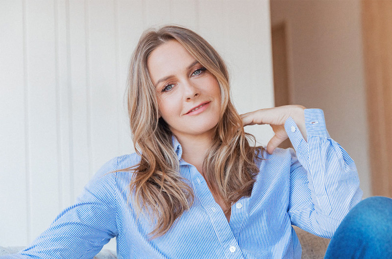 アリシア・シルヴァーストーン主演、弟の結婚式を止めようとする姉『The Pleasure Of Your Presence』