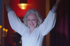 亡き息子のゲイクラブを引き継いだ母親の奮闘を描く『Stage Mother』予告編