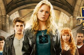 Avalon_High_JPN_Keyart_L316_HD_1920x608-5dfbf9ba2211f054971fde47