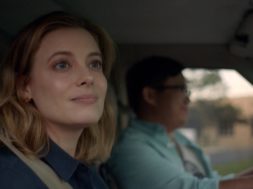 ジリアン・ジェイコブス主演、負け犬女性の逃避行をコミカルに描く『I Used to Go Here』予告編