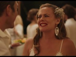 アリシア・シルバーストーン主演、弟の結婚式を巡るコメディ『Sister of the Groom』予告編