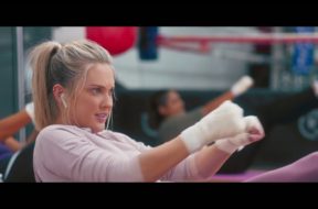 ニセ彼女を連れて田舎に戻った男性の恋を描く『Stars Fell On Alabama』予告編