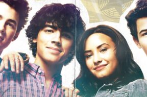 Disney_Camp_Rock_2_The_Final_Jam-_Extended_Edition_Home_Video_Release_JPN_Keyart_Hero_L316_HD_1920x608-5d23d9d5c09c6184d485e5f1